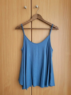 Strap blouse like new with adjustable straps