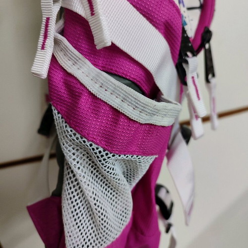 School bag like new with 5 compartments and 2 side mesh openings