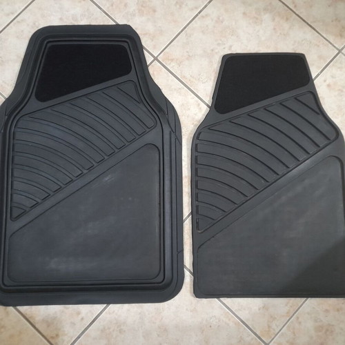 Car Floor Mats Set 4 Pieces Black Rubber and Carpet Like New