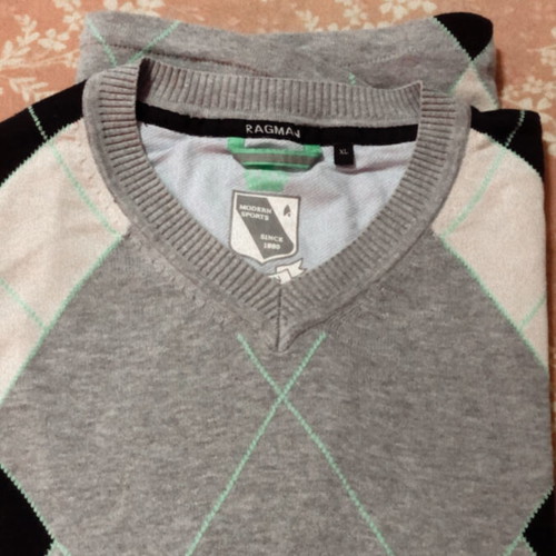 Knit vest like new, fine texture