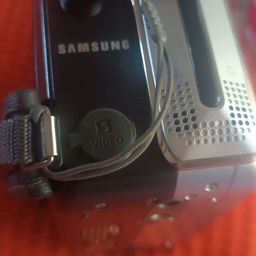 Samsung VP-D351 PAL digital camcorder like new with MiniDV cassette
