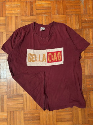Bela Ciao T-shirt like new, red, size XL