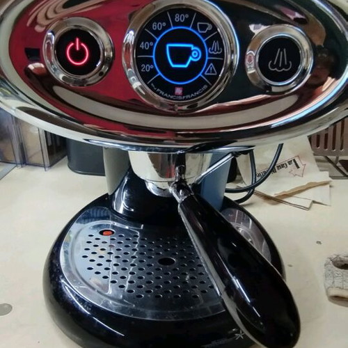 Illy espresso coffee maker used, 15 bar pressure, capsule compatible