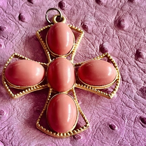 Gold-plated cross with coral paste like new