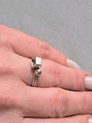 Silver set of 3 delicate 925 rings like new, minimal design