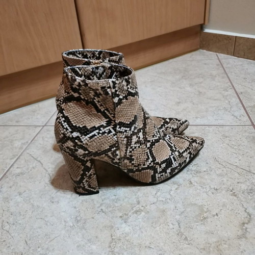 Snake print ankle boots new, size 38, narrow fit