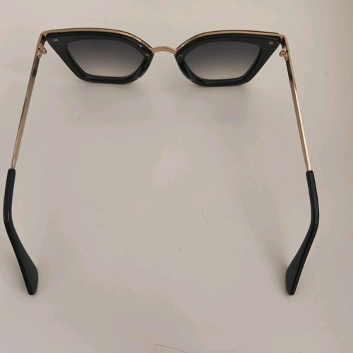Sunglasses like new with ombre lenses and gold frame
