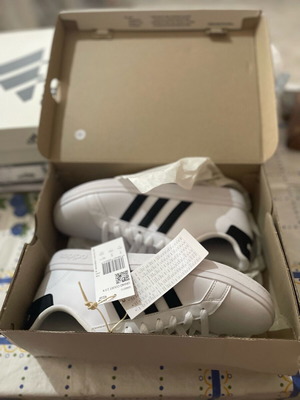 Adidas Grand Court 2.0 нови унисекс маратонки черно и бяло