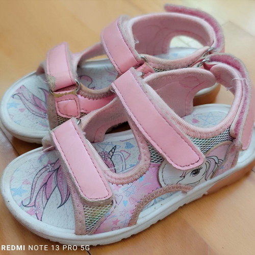 Disney sandals size 26 used with lights, pink