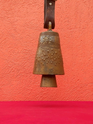 Kypri bell used, brass with leather strap 1.5 kg