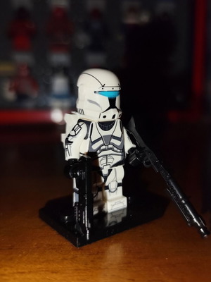 Clone Commando Delta Squad figure with base and accessories