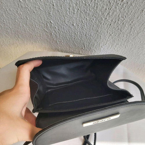 Glamour black crossbody bag like new