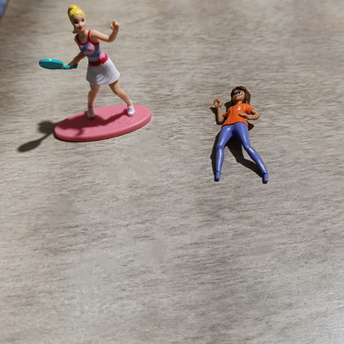 Kinder Maxi Barbie Figures used, medium size