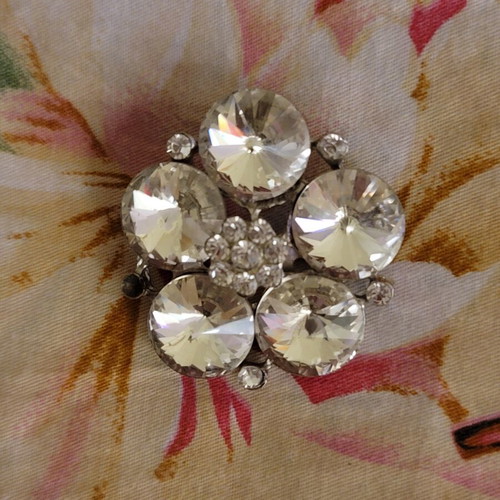 Metallic daisy brooch with crystal
