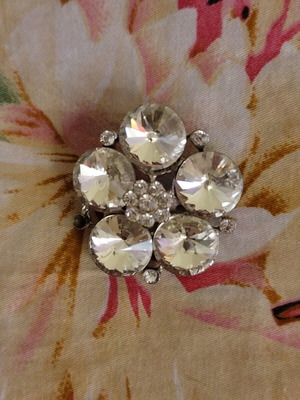 Metallic daisy brooch with crystal