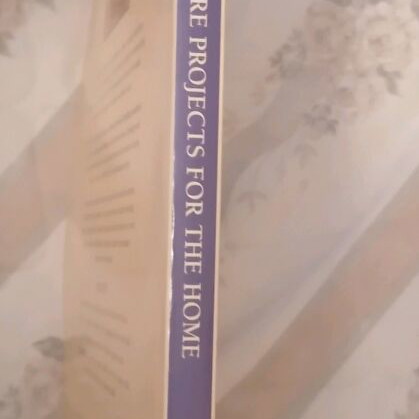Book in English for DIY small furniture projects at home new