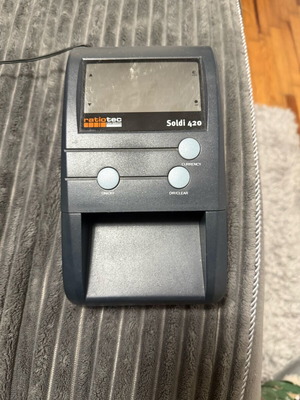 Counterfeit Banknote Detector like new in excellent condition