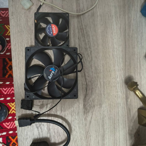 PC fans set of 4 with HDMI splitter like new