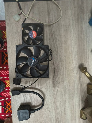 PC вентилатори като нови, един малък, един голям, с HDMI разклонител