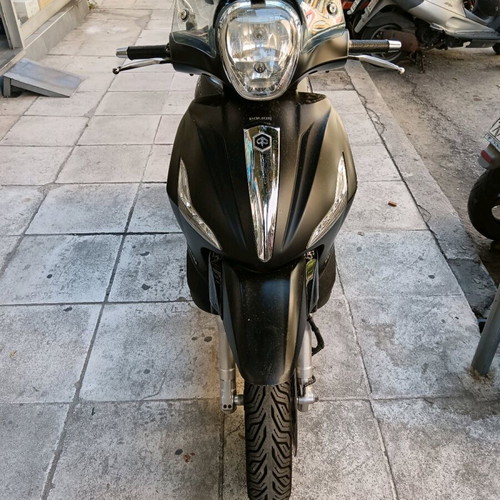 Piaggio Beverly 350 Police like new, with original top case and alarm