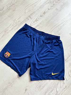 Barcelona football shorts like new, size XL