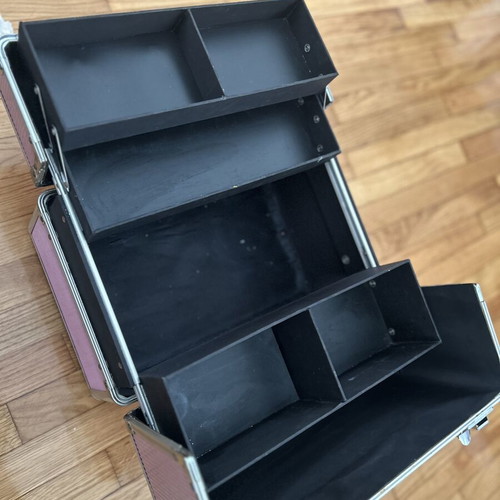 Beauty case pink used with aluminum corners and folding shelves