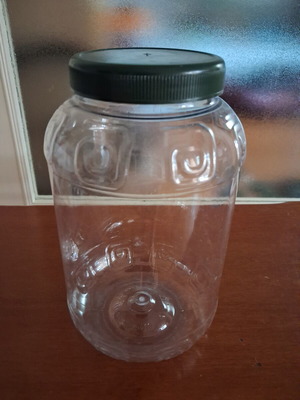 Plastic kitchen jar 1.5 liters like new