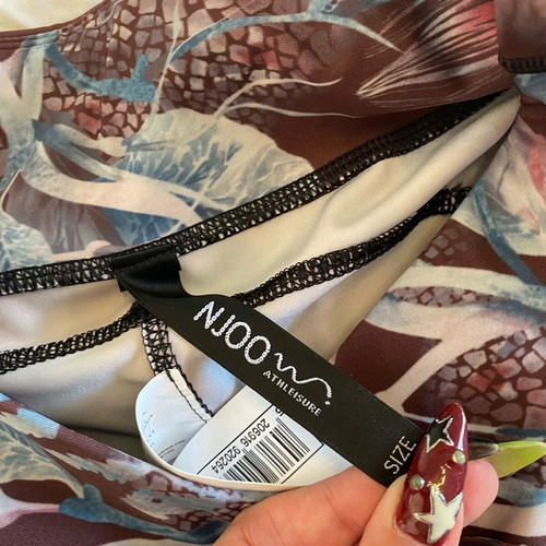 Athletic floral capri workout leggings used with small pocket