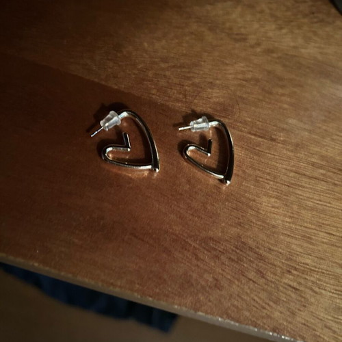 Heart-shaped earrings used, gold color