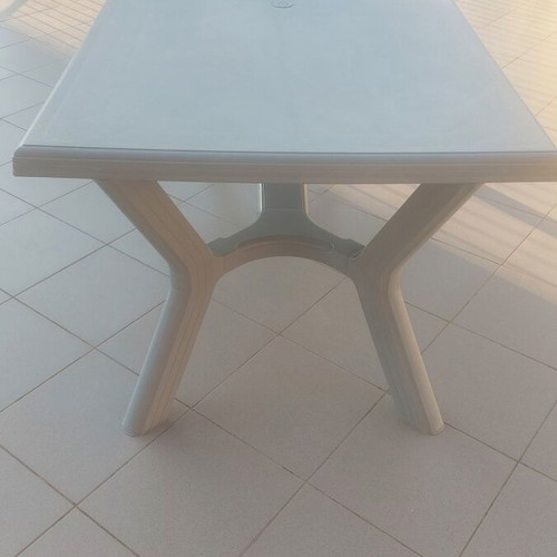 Rectangular plastic table like new, light gray, 175 x 90 x 74 cm