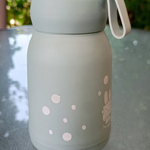 Glass cup with plastic exterior and leak-proof lid like new