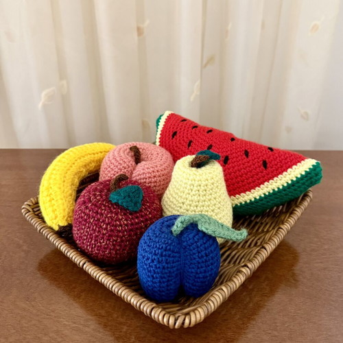 Handmade knitted fruit basket with 6 pieces, new