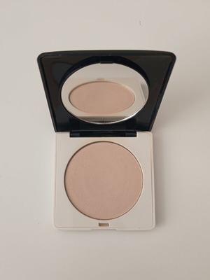 H&M True Matte Finishing Powder like new, shade Ivory