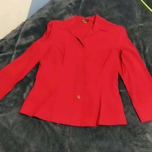 Capricorn red shirt Small new, elastic fabric, 3/4 sleeves
