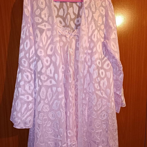 Nightgown set with matching robe like new, size M