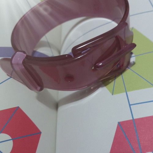 Bracelet with belt design, lilac color