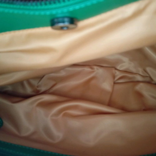 Triton shoulder bag like new, green