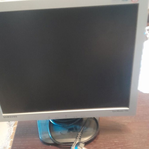 Samsung SyncMaster 710V 17" LCD monitor used, gray