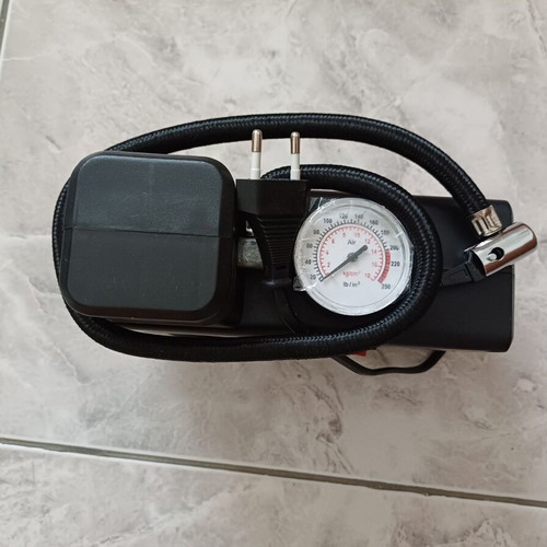 AC/DC electric air compressor used, ideal for inflating tires and more