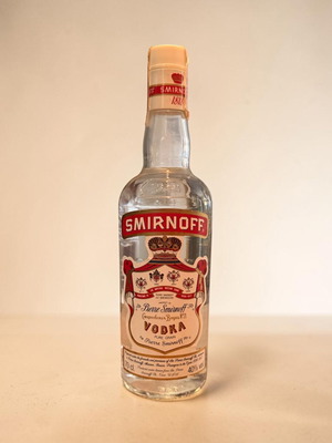 Vintage μπουκάλι βότκα Smirnoff Red Label, συλλεκτικό από τη δεκαετία του '60