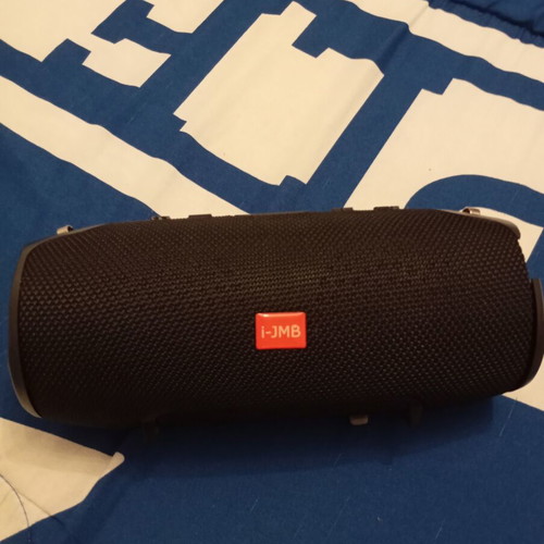 i-JMB speaker like new with plastic damage on the side