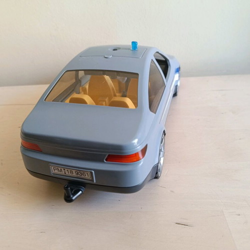 Playmobil vehicle used with missing parts and working beacon