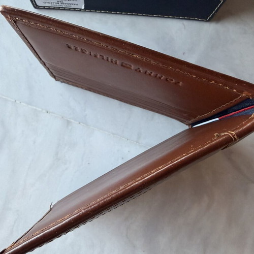 Tommy Hilfiger men's leather wallet, brown