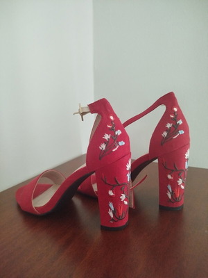 Jenny Fairy red suede embroidered sandals size 37 like new