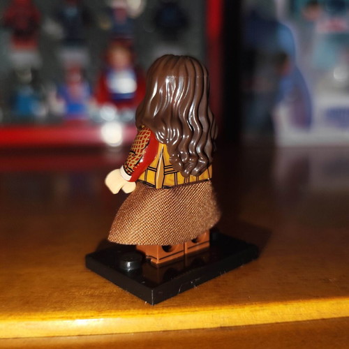 Bix Caleen minifigure like new, Star Wars Andor series