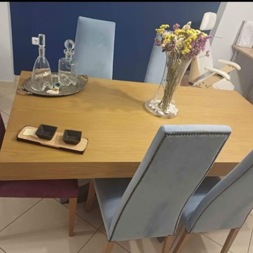 Luxury Extendable Dining Table with 6 Velvet Chairs like new