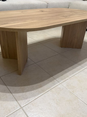 Oval coffee table