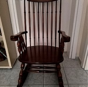 vintage κουνιστή καρέκλα σε πολύ καλή κατάσταση
