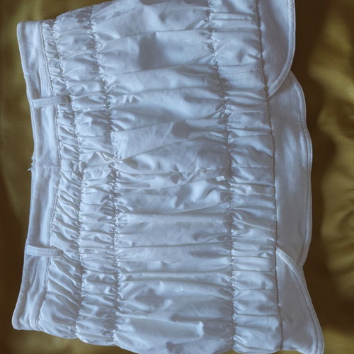 White mini skirt with ruffles, like new