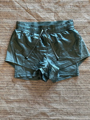 Αθλητικό σορτσάκι H&M sport